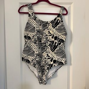 Geometric one piece